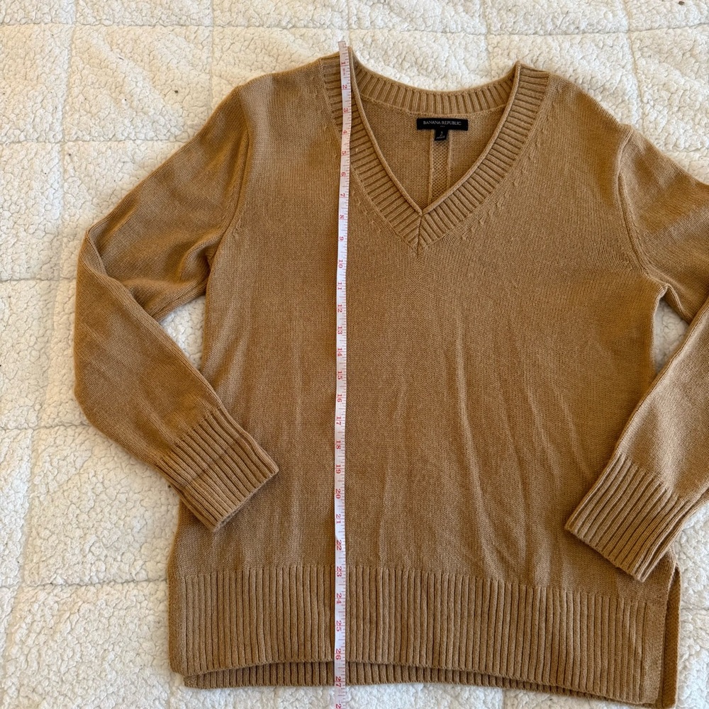 Banana Republic Women’s V-Neck Sweater in Camel - Picture 6 of 6
